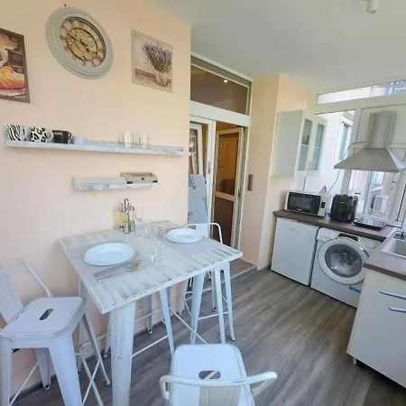 Sea Vibes - Free Public Parking, Wifi, Cable & Smart Tv, 0,9 Km To Apartment *