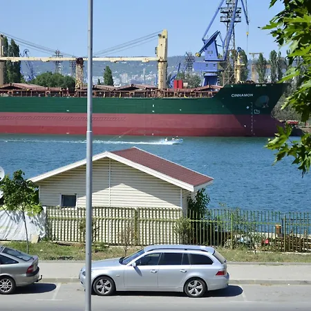 Sea Vibes - Free Public Parking, Wifi, Cable & Smart Tv, 0,9 Km To * Varna